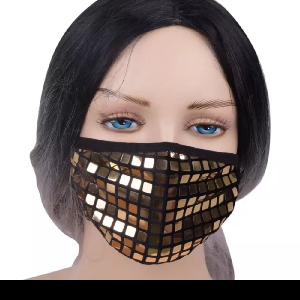 Gold face mask great quality💕